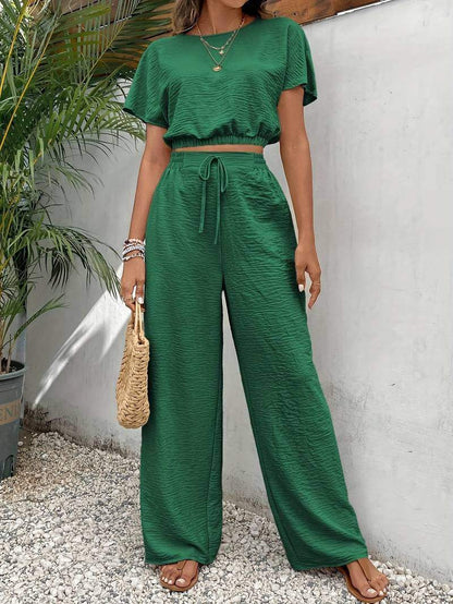 Trendiges Damenset mit Crop Top und weiter Hose