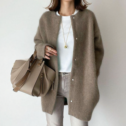 Langärmelige Strickjacke mit Knöpfen