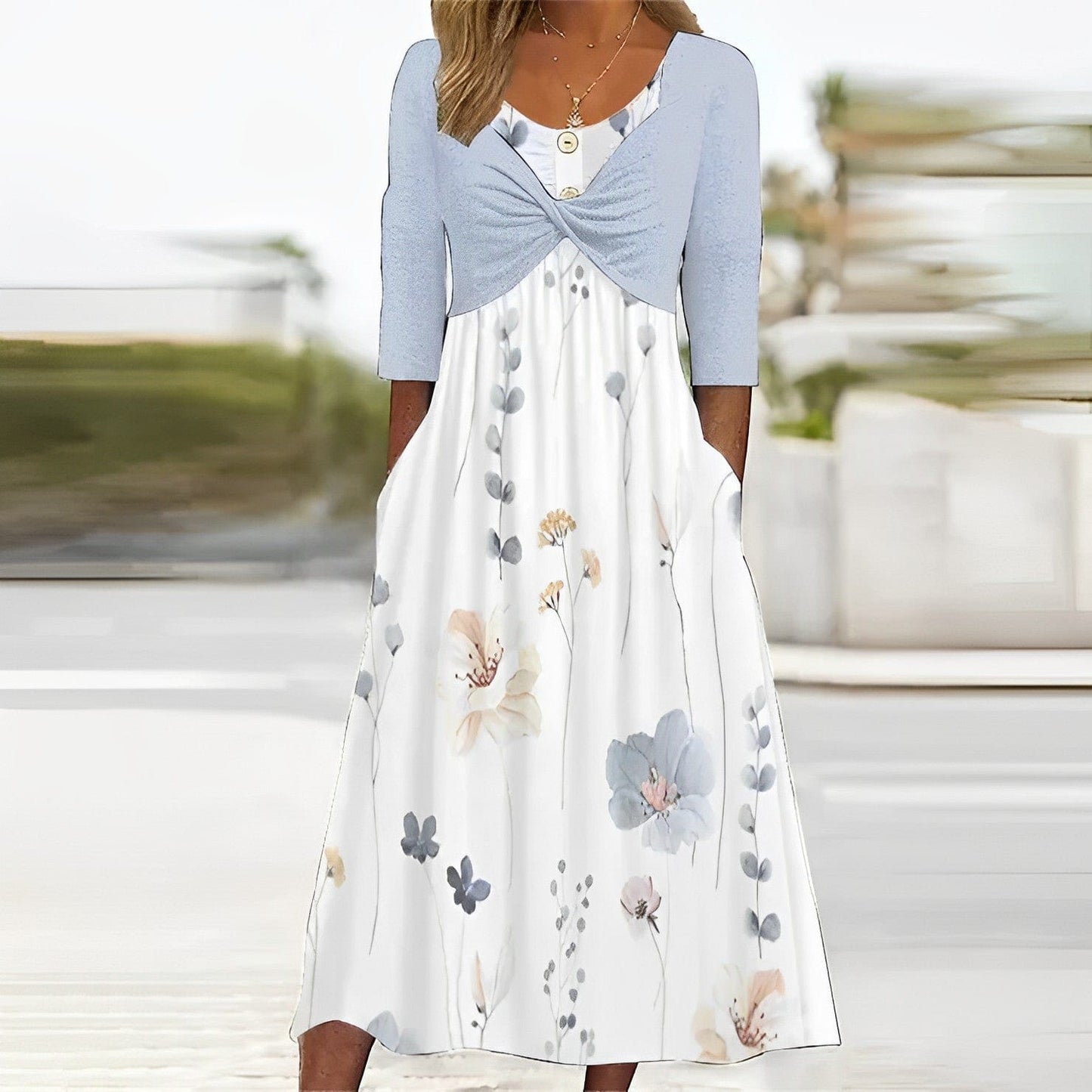 - Blaues Kleid mit Aufdruck