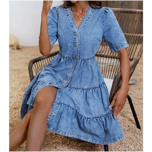 Kataleya - Minikleid aus Chambray mit Rüschen und Knopfverschluss aus Denim