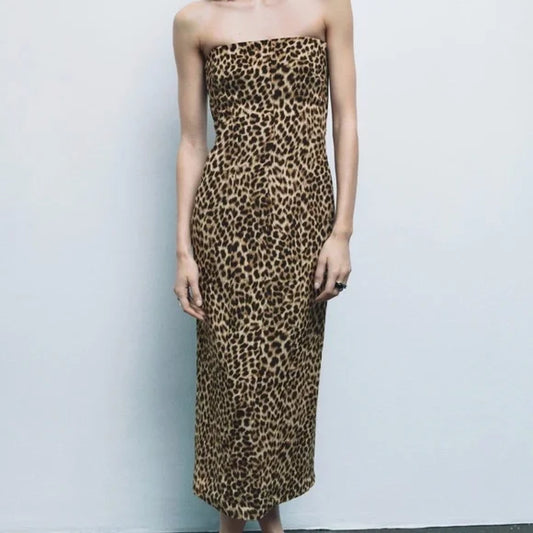 Aoife - Schmal geschnittenes Kleid aus Seidennetz mit Leopardenmuster