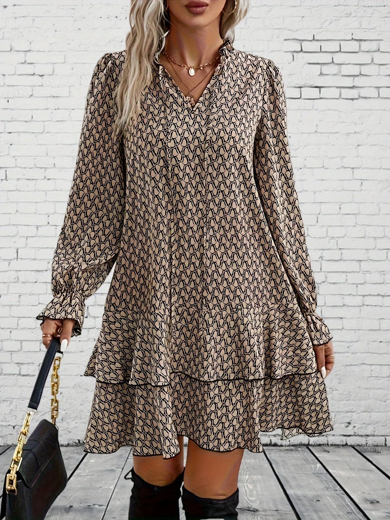 Kleid mit Print, langen Ärmeln und elegantem Design