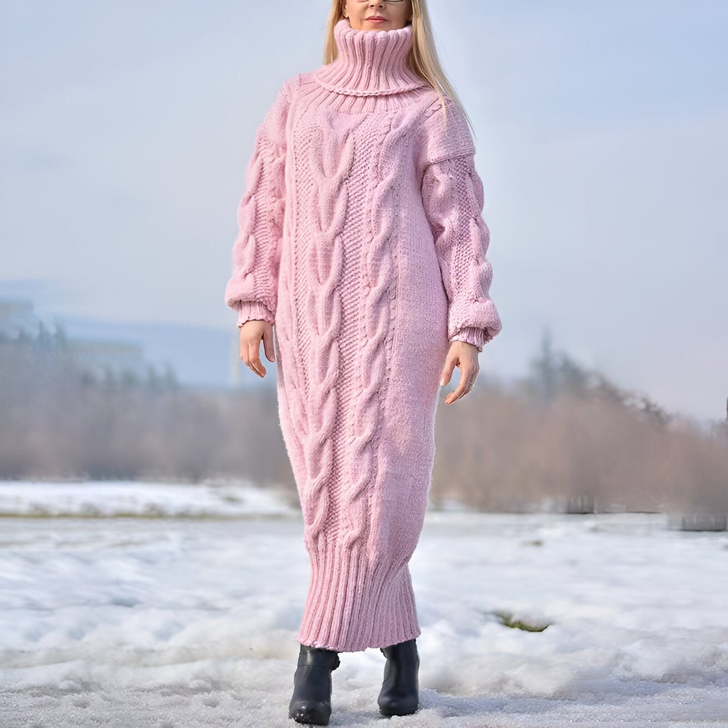 Frida | Kuscheliges Strickkleid mit übergroßem Rollkragen