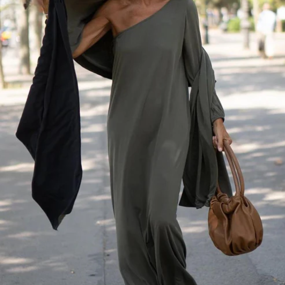 Elegantes und leichtes Kleid mit einer Schulter