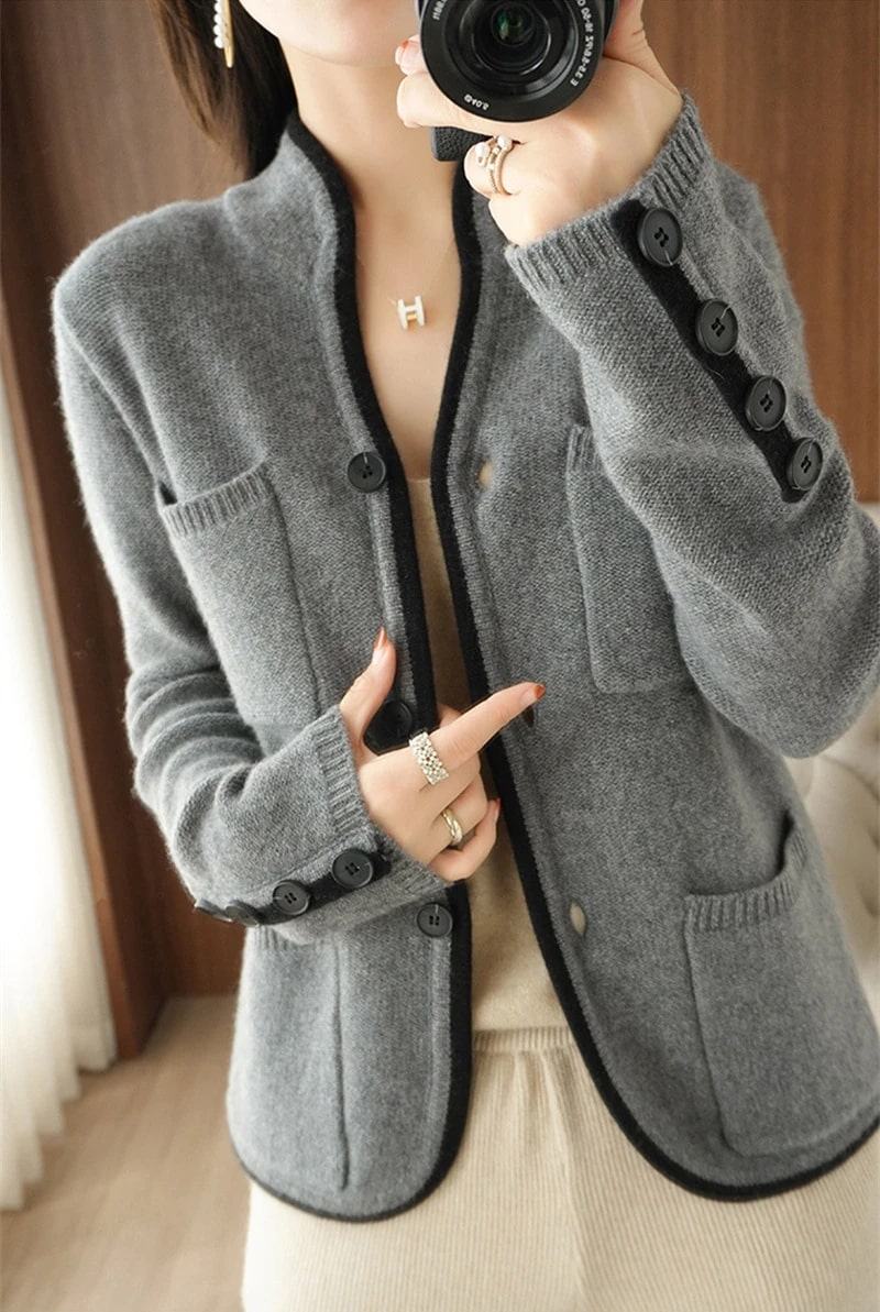Isadora - Leichter, geknöpfter Strickpullover für Frauen