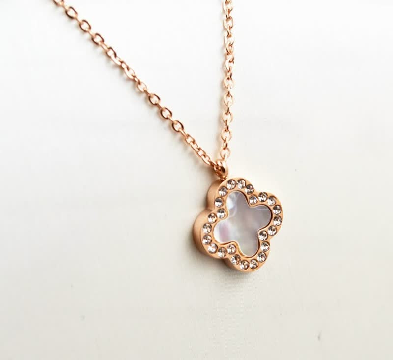 TrendyNecklace™: Halskette für Frauen