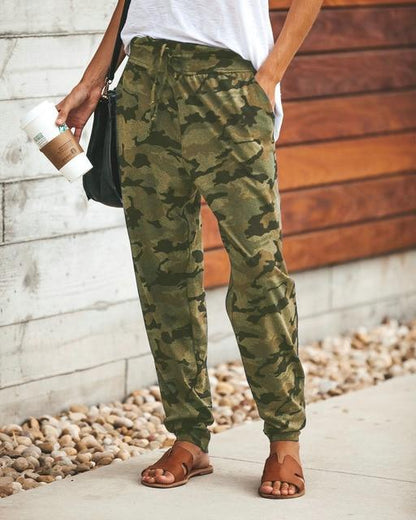 Alex - Haremshose mit Camouflage-Muster und tiefem Schritt