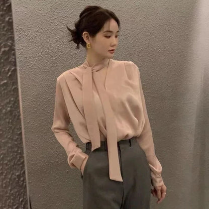 Themy - Elegante Bluse aus Satin mit Schnürung