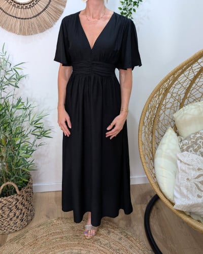 Elegantes langes Kleid mit kurzen Ärmeln im Cape-Stil