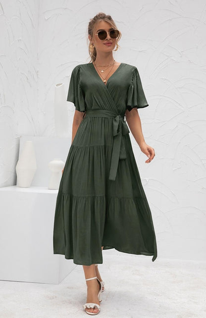 Lässiges langes Kleid mit kurzen, weiten Ärmeln für einen entspannten Look