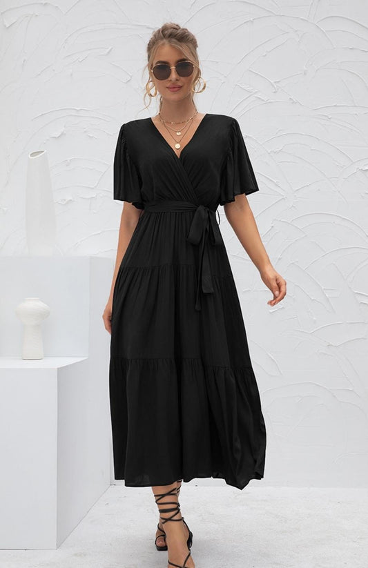 Lässiges langes Kleid mit kurzen, weiten Ärmeln für einen entspannten Look