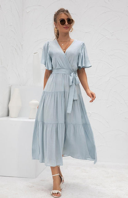 Lässiges langes Kleid mit kurzen, weiten Ärmeln für einen entspannten Look