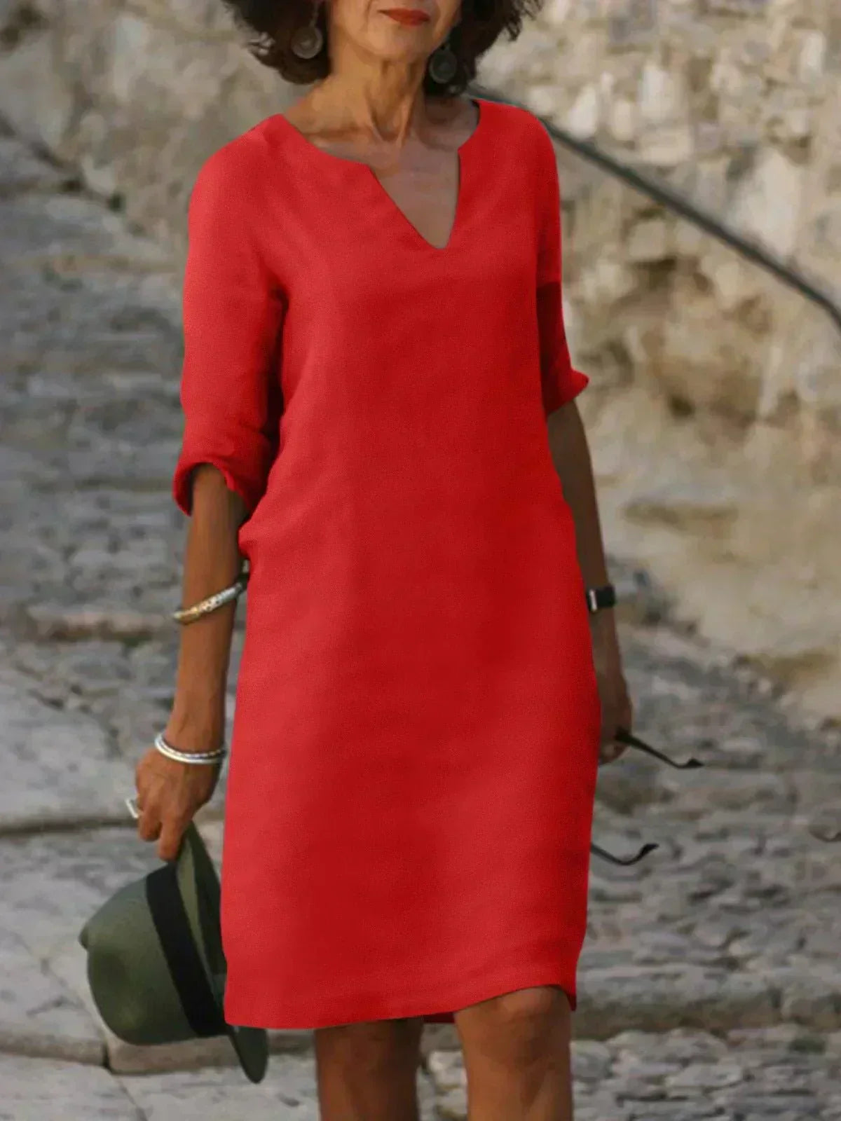 Elegantes Kleid mit V-Ausschnitt