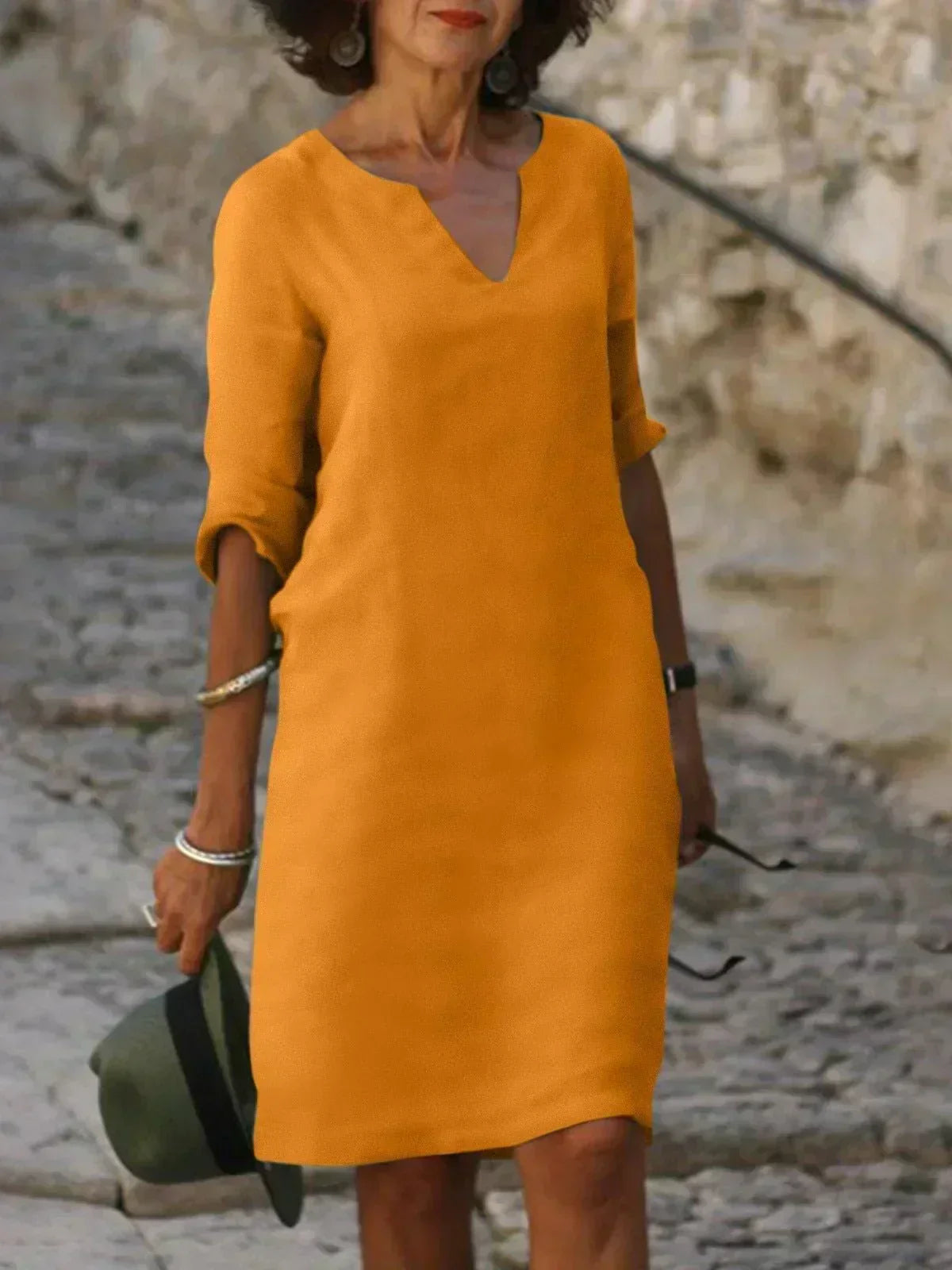 Elegantes Kleid mit V-Ausschnitt