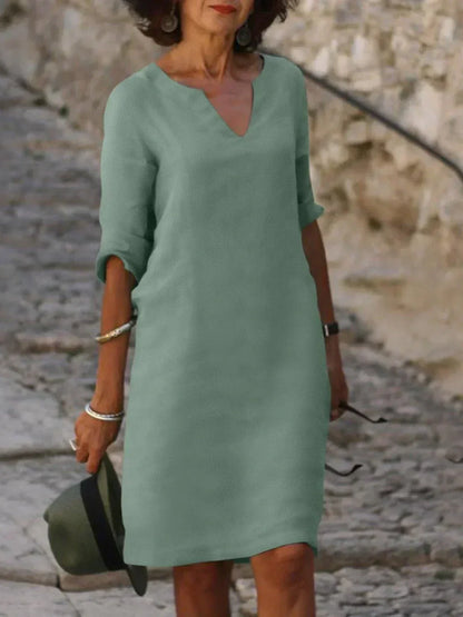 Elegantes Kleid mit V-Ausschnitt