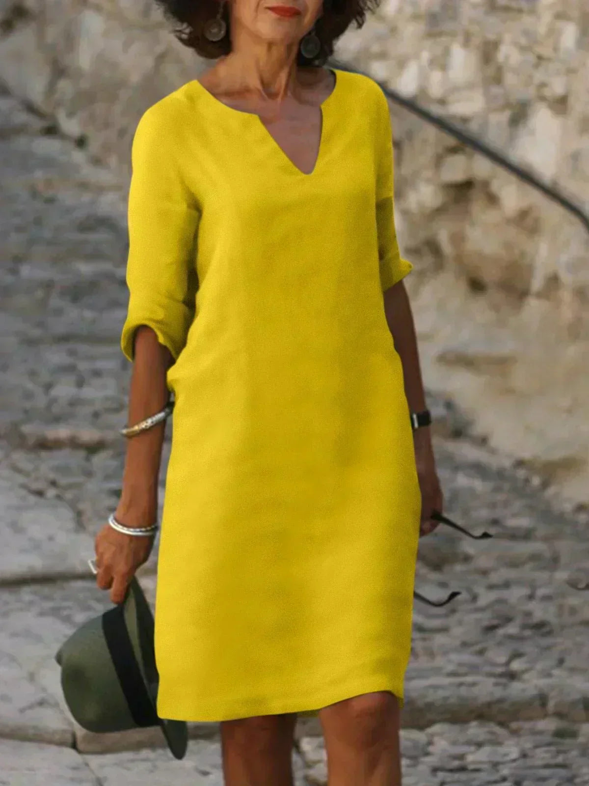 Elegantes Kleid mit V-Ausschnitt