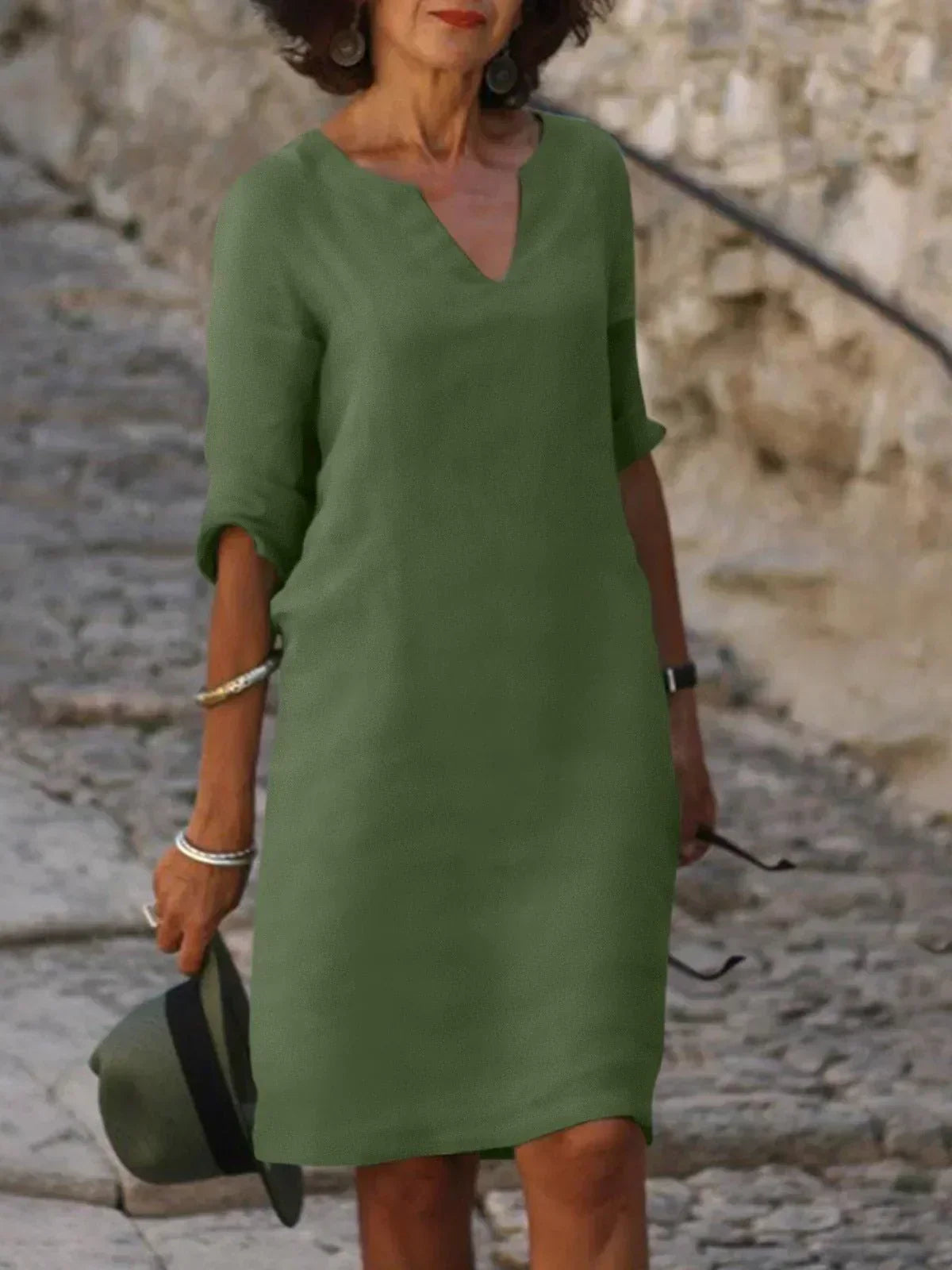 Elegantes Kleid mit V-Ausschnitt