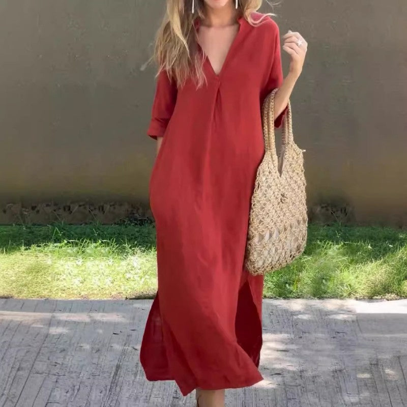 Elegantes langes Kleid mit V-Ausschnitt und Seitenschlitzen