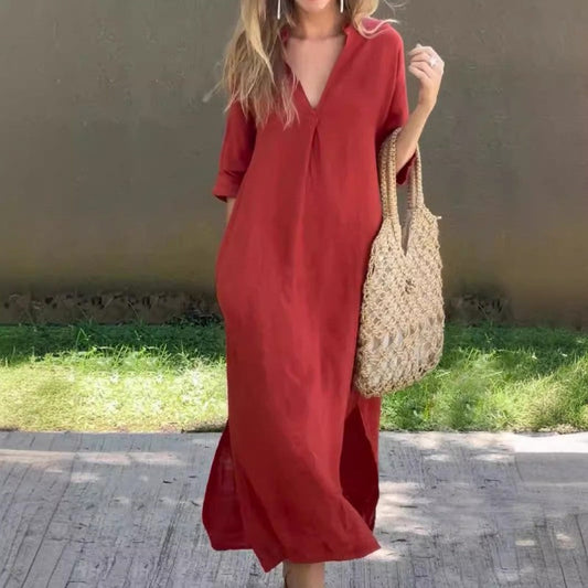 Elegantes langes Kleid mit V-Ausschnitt und Seitenschlitzen