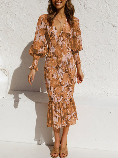 Kleid mit langen Ärmeln, elastischem Bund und bedrucktem Volantrock