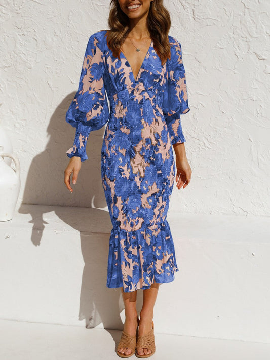 Kleid mit langen Ärmeln, elastischem Bund und bedrucktem Volantrock