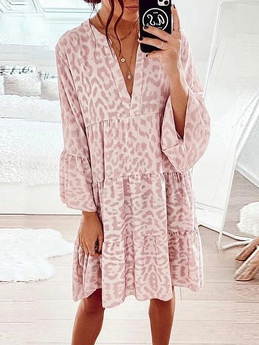 -Kleid mit Print, langen Ärmeln und weitem V-Ausschnitt
