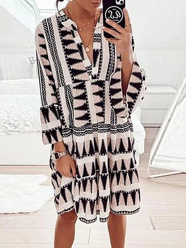 -Kleid mit Print, langen Ärmeln und weitem V-Ausschnitt