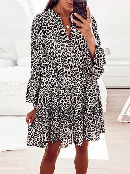 -Kleid mit Print, langen Ärmeln und weitem V-Ausschnitt