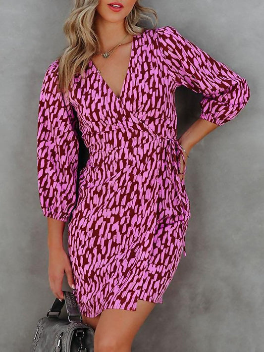Lässiges Kleid mit Print und V-Ausschnitt