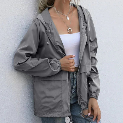 Urbaner Chic: Leichte Jacke aus atmungsaktivem Stoff für Damen