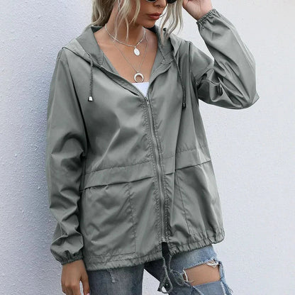 Urbaner Chic: Leichte Jacke aus atmungsaktivem Stoff für Damen