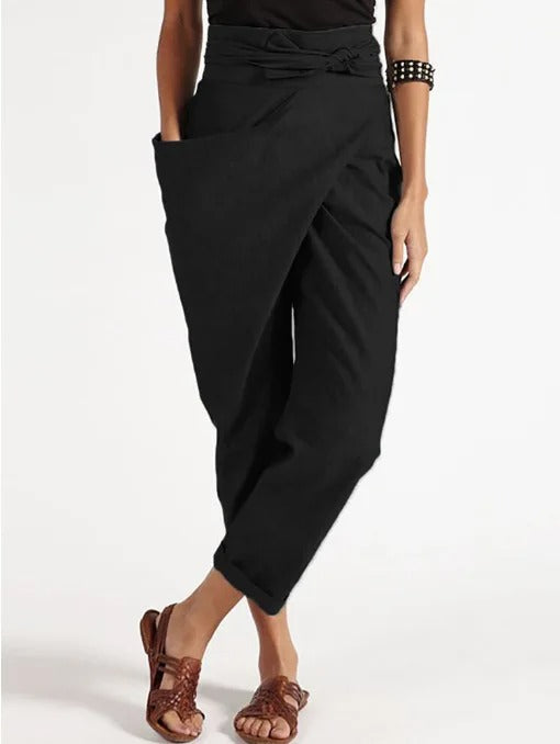 Asymmetrische Hose modisch und lässig