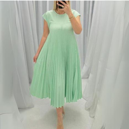 Leichtes und elegantes plissiertes Kleid