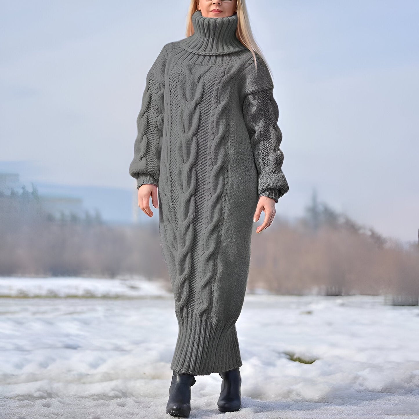 Frida | Kuscheliges Strickkleid mit übergroßem Rollkragen