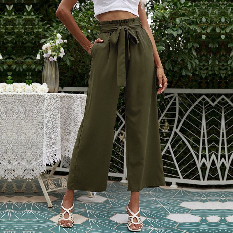 Tasha - Verkürzte Hose mit Gürtel in verschiedenen Farben erhältlich