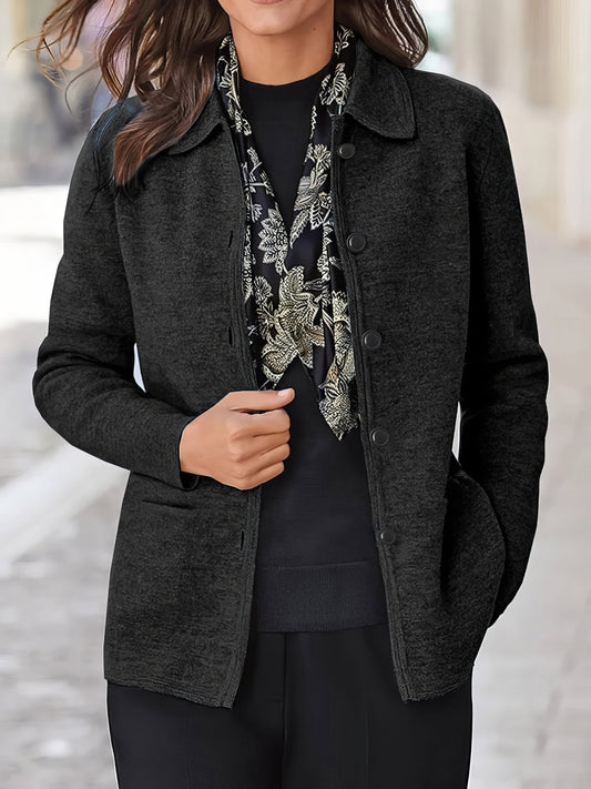 Langärmelige Damenjacke mit Revers und geknöpften Taschen