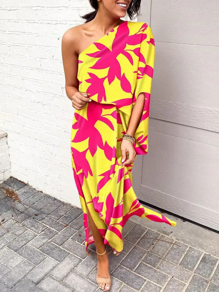 Lockeres Bohemian-Kleid mit schrägen Schultern
